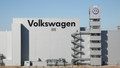 Alman otomobil devi Volkswagen o ülkede üretimi durdurdu!