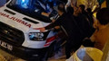 Hareket edemeyen ambulansı vatandaşlar kurtardı