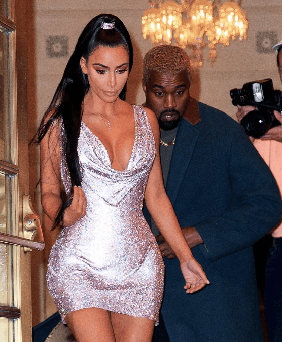 Kim Kardashian cesur dekoltesi ve mini elbisesiyle yürek hoplattı - Sayfa 4