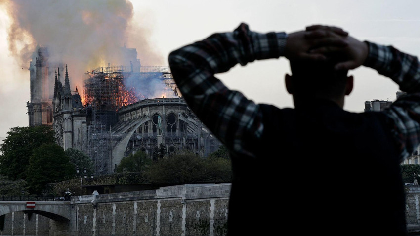 850 yıllık Notre-Dame Katedrali'nde yangın!