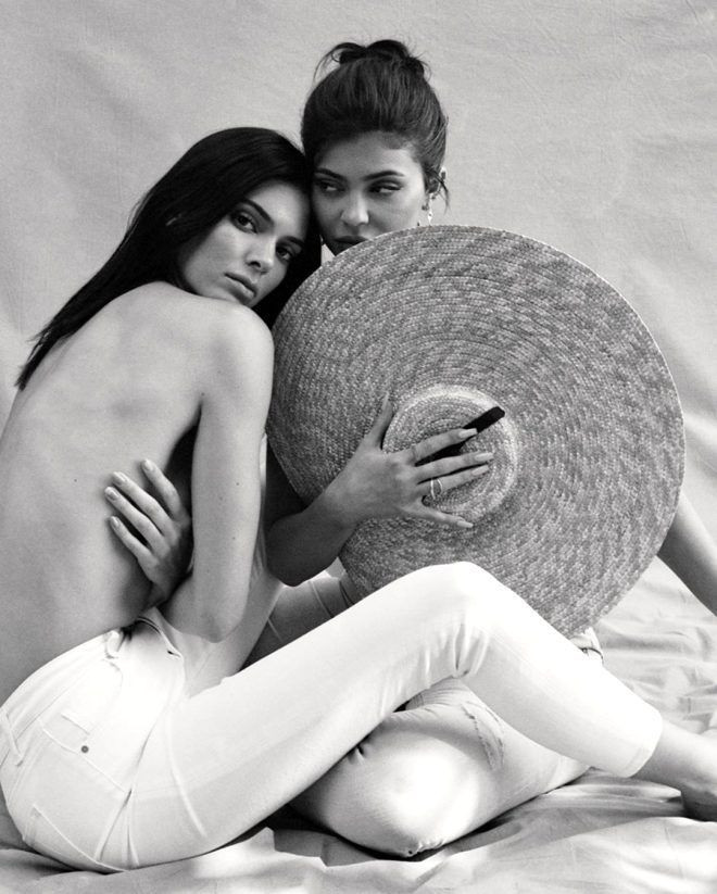 Kendall Kylie Jenner kardeşler, markaları için üstsüz poz verdi! - Sayfa 1