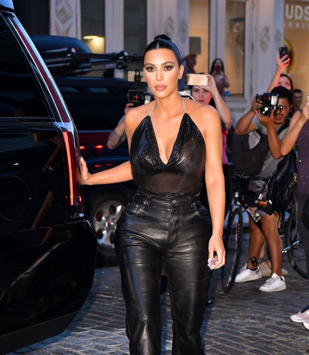 Kim Kardashian transparan bluzuyla yürek hoplattı - Sayfa 3