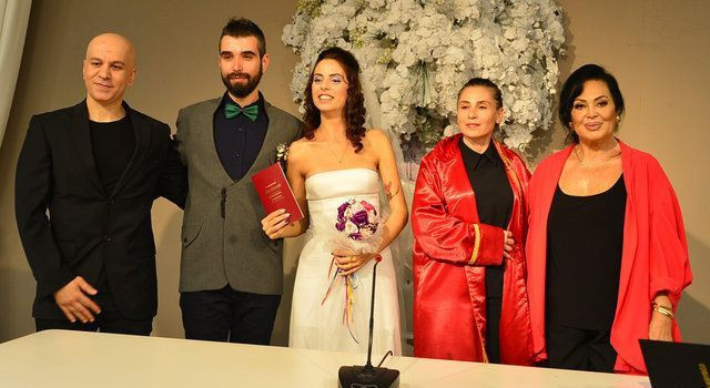 Zeynep Casalini kızı Ceren Sarp'ı evlendirdi - Sayfa 1
