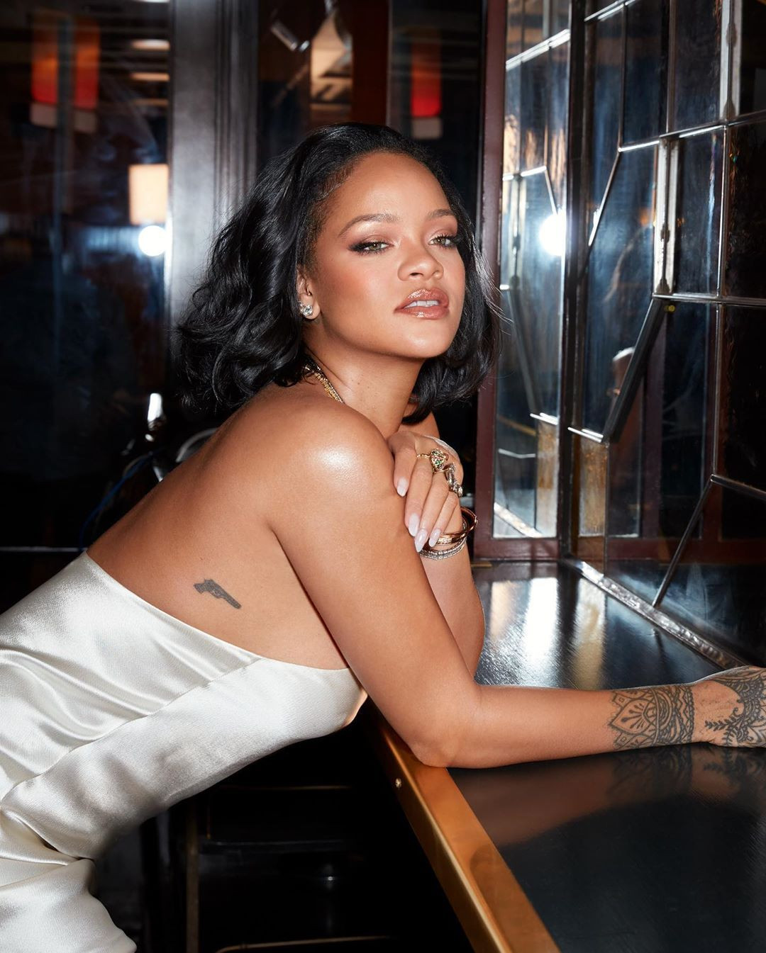 Rihanna'dan transparan iç çamaşırlarıyla olay pozlar - Sayfa 2