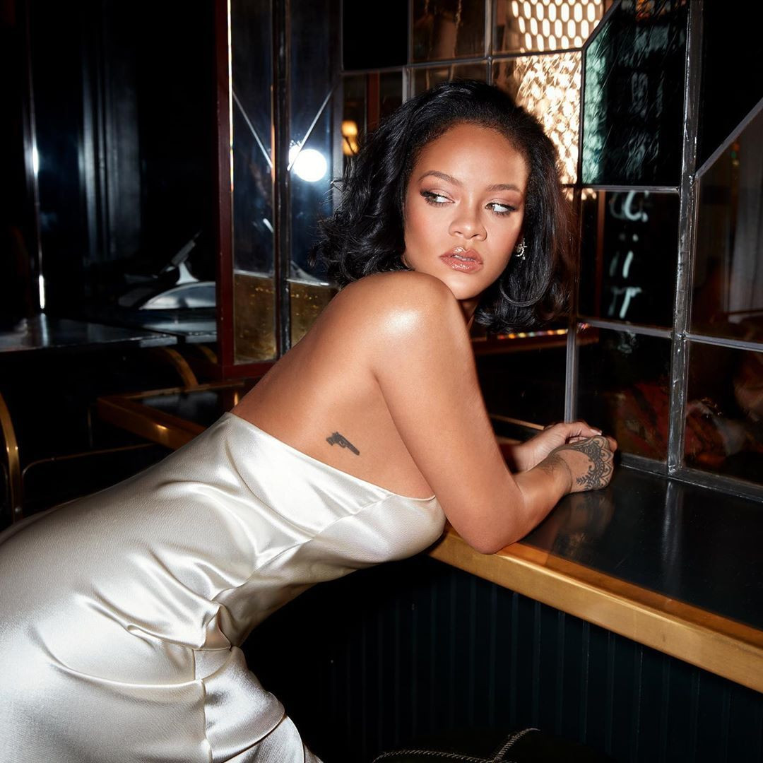 Rihanna'dan transparan iç çamaşırlarıyla olay pozlar - Sayfa 3