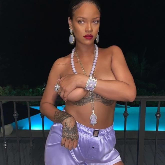 Rihanna iç çamaşırlı fotoğraflarıyla Instagram'ı kasıp kavurdu - Sayfa 4
