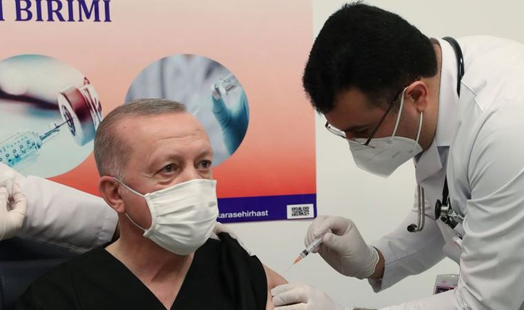 Cumhurbaşkanı Erdoğan’ın üçüncü doz aşısı gündem oldu! ‘İtiraf eden ilk lider’