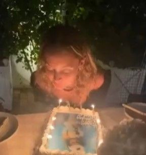 Ünlü oyuncu Nicole Richie, doğum günü pastasını üflerken kendini yaktı - Sayfa 4