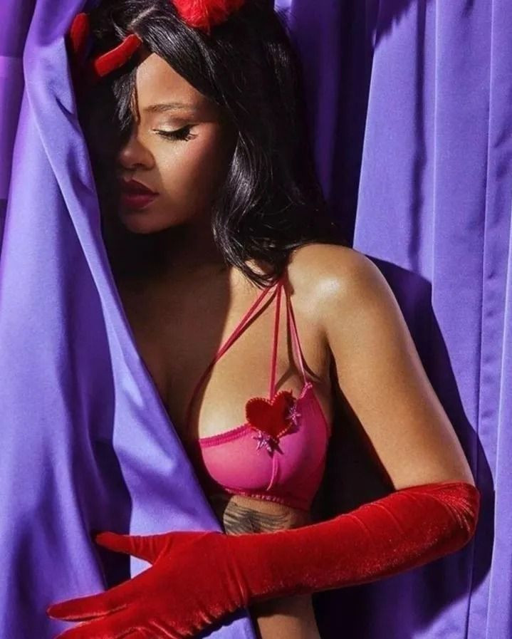Rihanna yeni iç çamaşırı koleksiyonunu tanıttı! Kendine hayran bıraktı - Sayfa 3