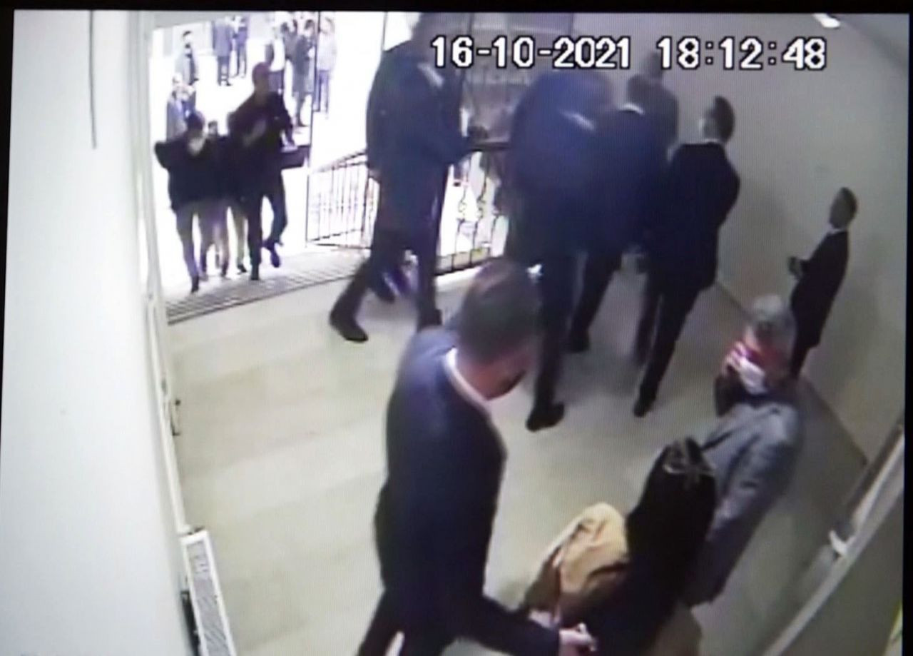 Ahmet Davutoğlu'nun asansör kazası kamerada - Sayfa 1