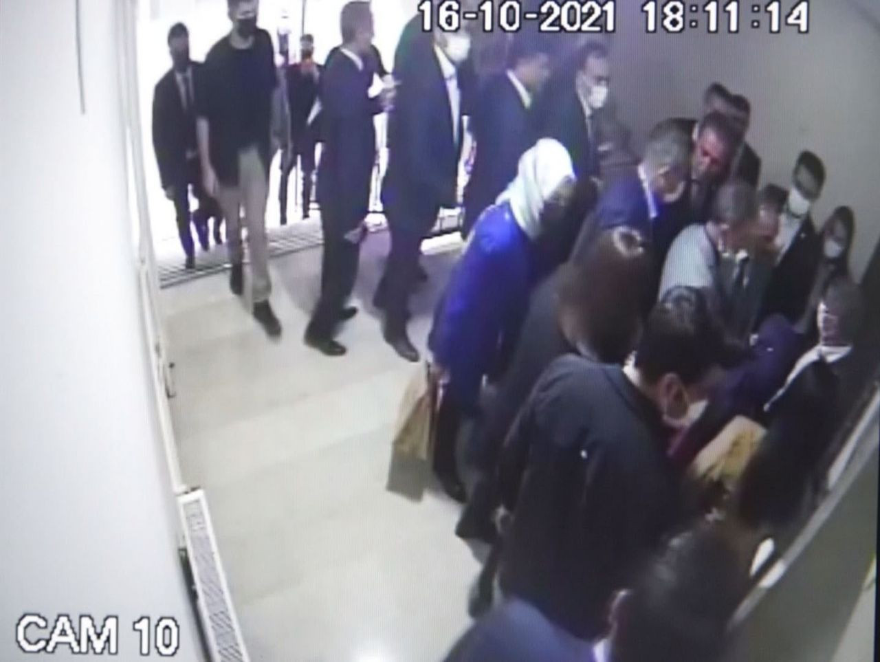 Ahmet Davutoğlu'nun asansör kazası kamerada - Sayfa 7