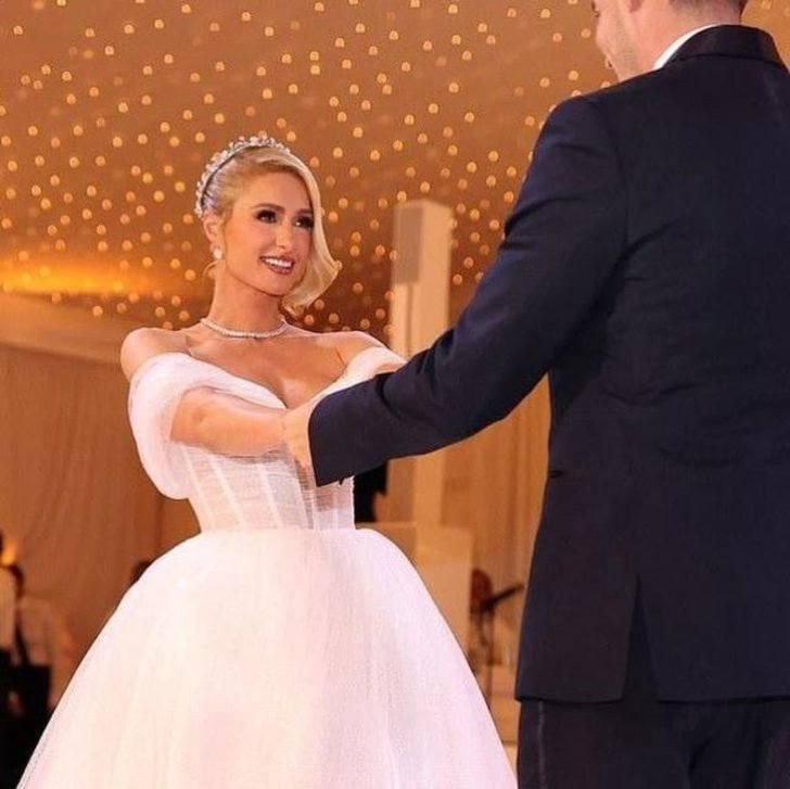 Paris Hilton düğünde 4 farklı gelinlik giydi! Görenler hayran kaldı… - Sayfa 3