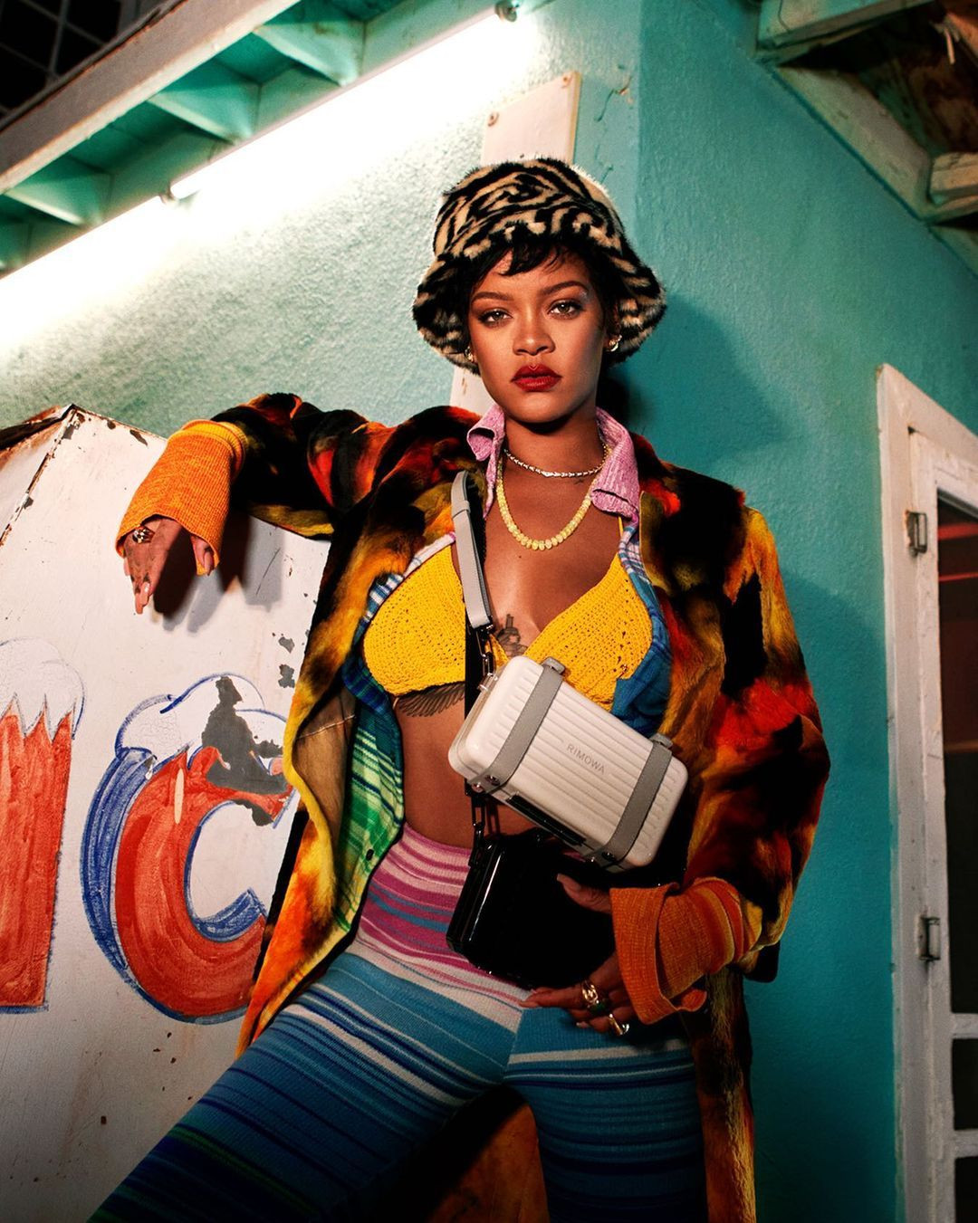 Rihanna'nın iç çamaşırı koleksiyonu sosyal medyayı salladı! - Sayfa 22