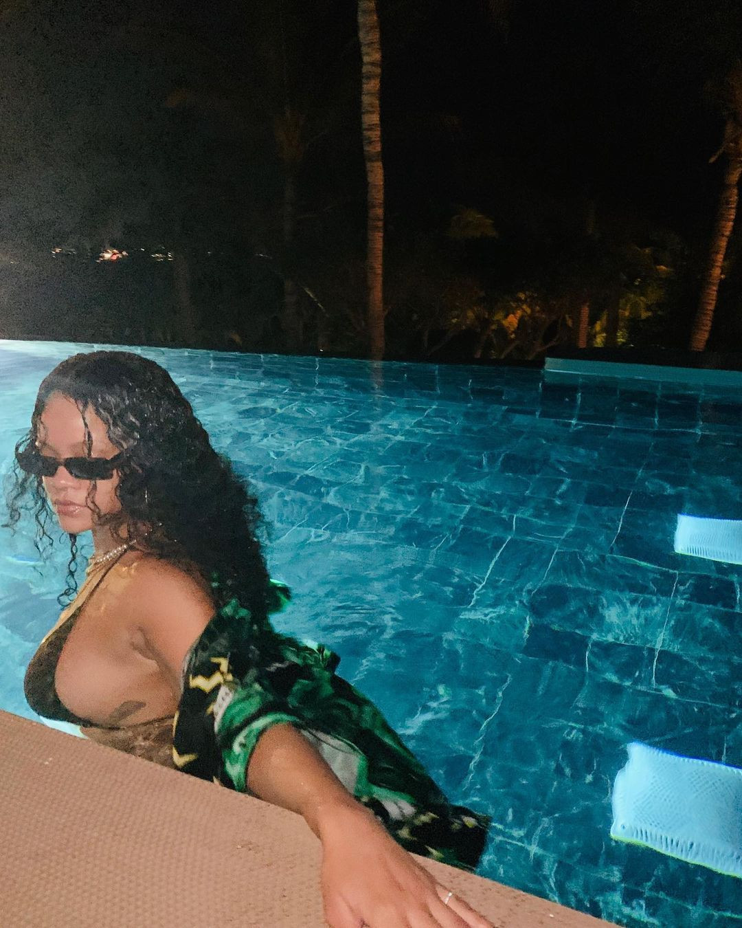 Rihanna'nın iç çamaşırı koleksiyonu sosyal medyayı salladı! - Sayfa 3