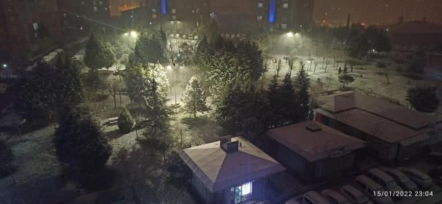 İstanbul'da beklenen kar yağışı başladı! Cadde ve sokaklar bir anda beyaza büründü - Sayfa 2