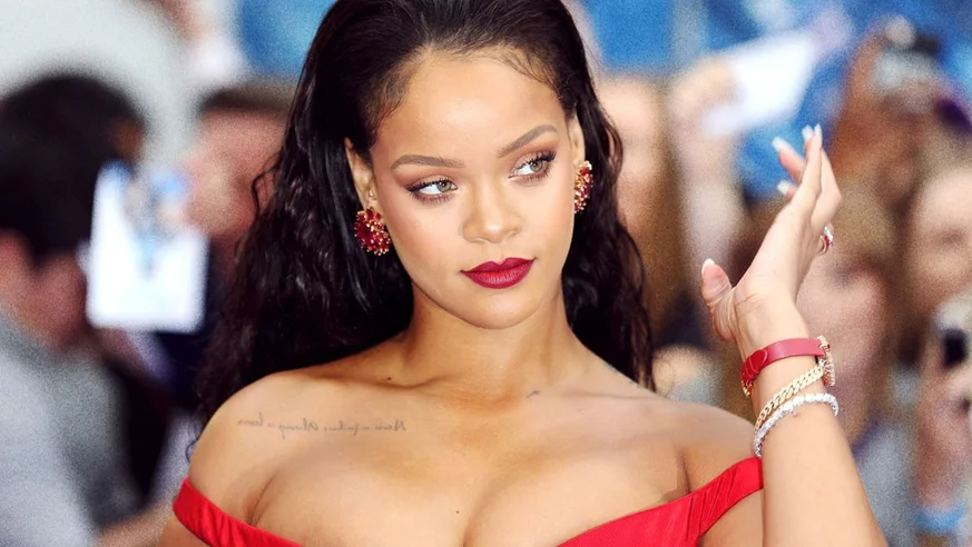 Rihanna hamile olduğunu açıkladı! Karnı burnunda poz - Sayfa 3