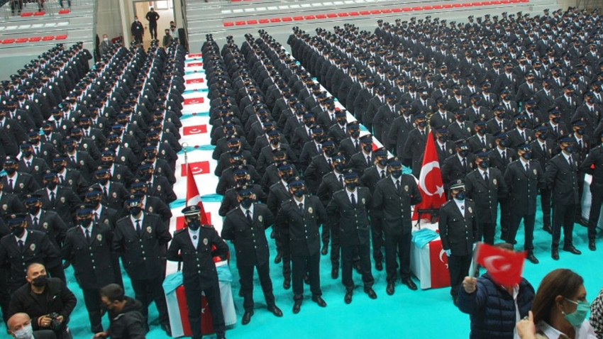 Erdoğan imzaladı: Emniyet'te büyük değişiklikler! Yüz binlerce polisi ilgilendiriyor