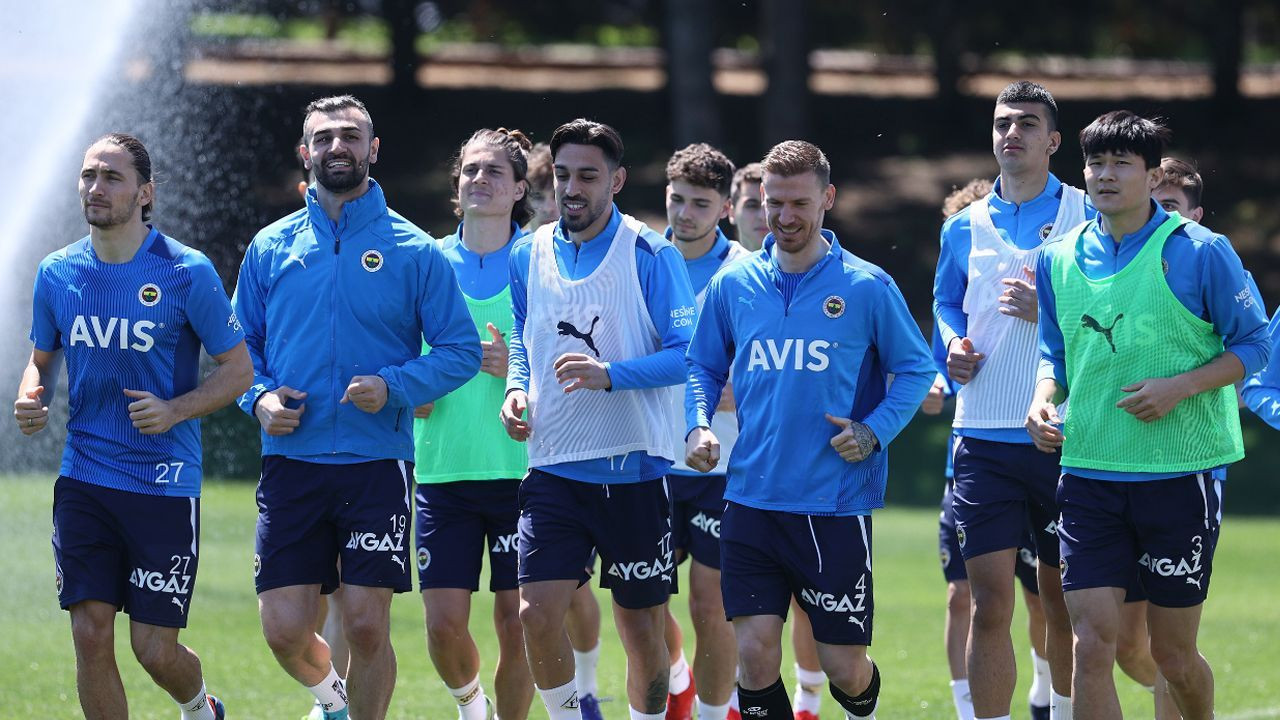 Fenerbahçe'de 5 futbolcu takıma veda ediyor! - Sayfa 1