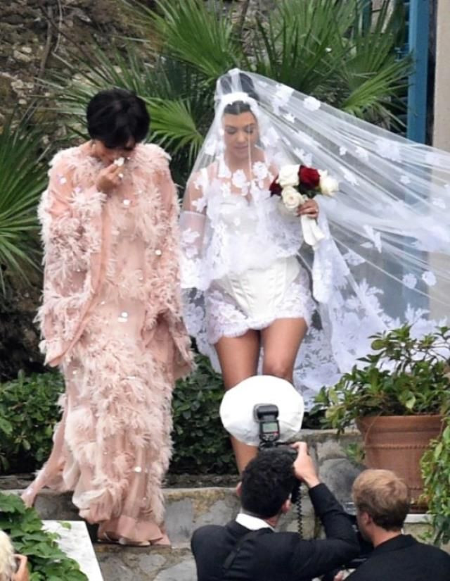 Kourtney Kardashian ve Travis Barker'in milyonluk düğünü alay konusu oldu! Porsiyonları görünce... - Sayfa 3