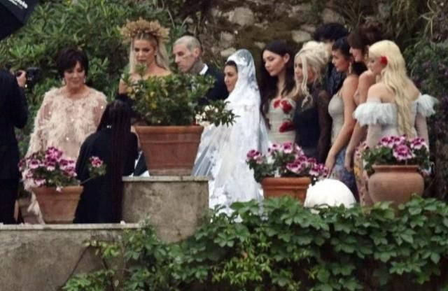 Kourtney Kardashian ve Travis Barker'in milyonluk düğünü alay konusu oldu! Porsiyonları görünce... - Sayfa 2
