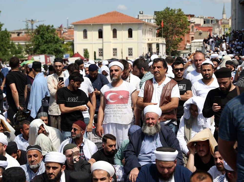Mahmut Ustaosmanoğlu son yolculuğuna uğurlandı! Binlerce kişi Fatih Camii’ne akın etti… - Sayfa 3