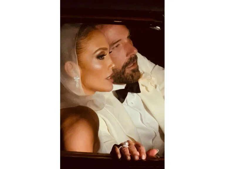 Jennifer Lopez ve Ben Affleck'in düğün fotoğrafları ortaya çıktı! "Daha mutlu olamazdık" - Sayfa 1