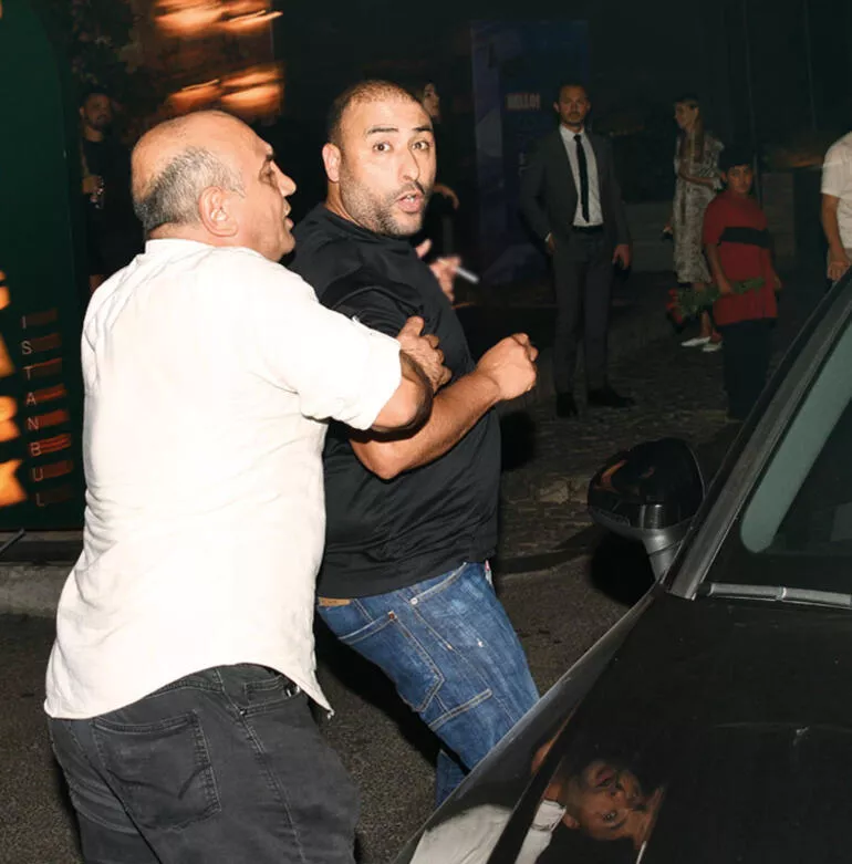 Wesley Sneijder'in İstanbul'da olaylı gecesi! Gazetecilerin üzerine yürüdü - Sayfa 7