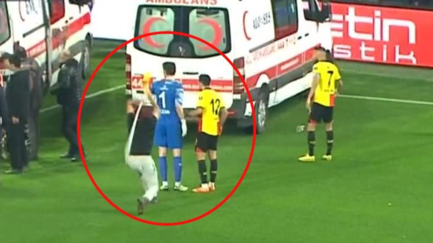 Türk futbolunun utanç anları! Korner direğiyle kaleciye saldırdı, maç ertelendi