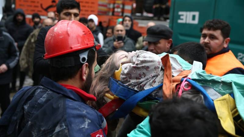 Osmaniye'de yıkılan 10 katlı binadan bir kız çocuğu kurtarıldı - Sayfa 4
