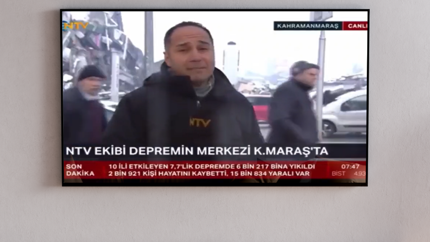 NTV canlı yayında arka plandaki depremzedelerin seslerini kestiler