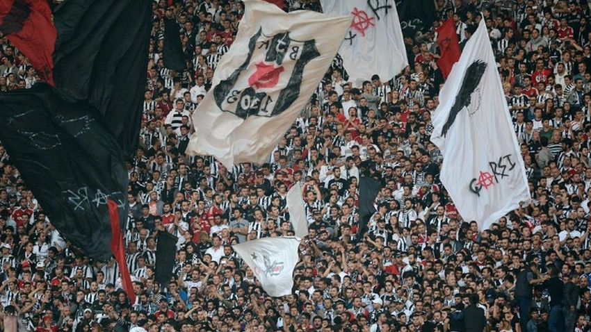 Beşiktaş tribünleri Antalyaspor maçında 'hükümet istifa' tezahüratında bulundu