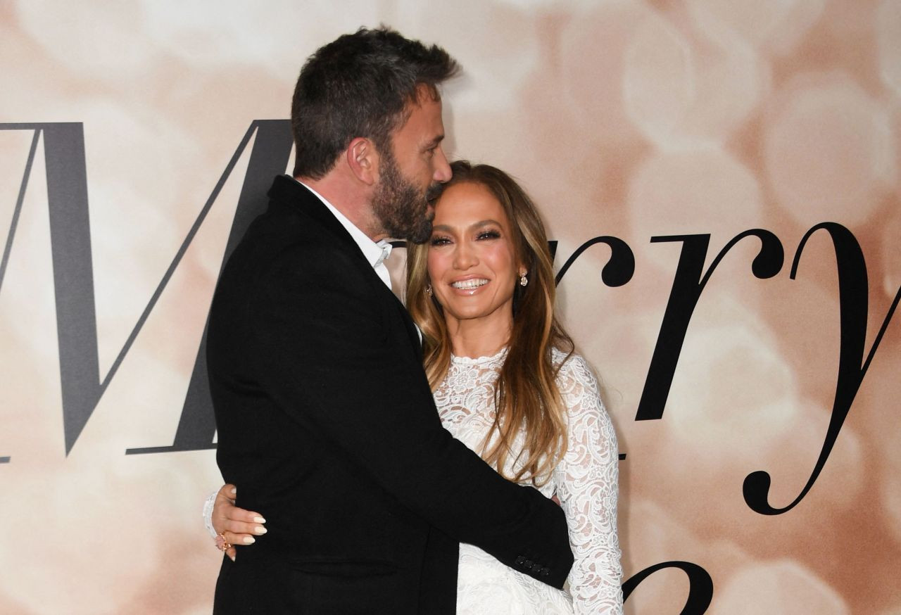 Jennifer Lopez ve Ben Affleck'in kavga sebebi belli oldu: Bu dekolte fazla mı? - Sayfa 4