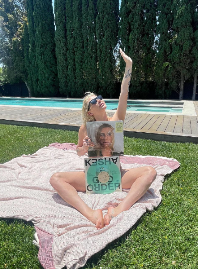 Ünlü şarkıcı Kesha, beşinci stüdyo albümünü çıplak pozlarıyla tanıttı - Sayfa 1