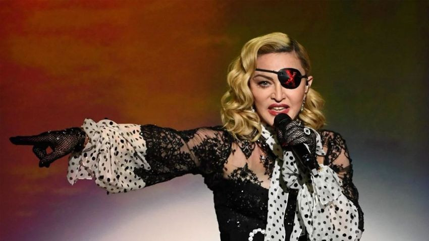 Dünyaca ünlü şarkıcı Madonna'dan kötü haber: Hayranları yıkıldı! Dünya turnesi ertelendi