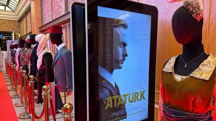 Atatürk filmi galasında talihsiz kaza: Esra Bilgiç şaştı kaldı - Sayfa 2