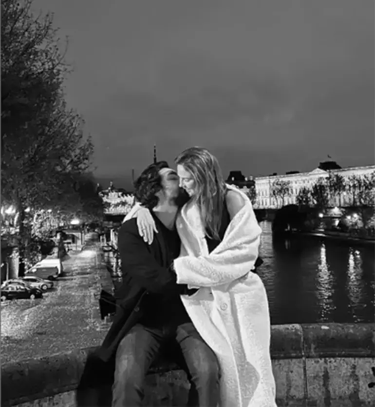 Ünlü oyuncu paylaştı: Dünyanın en romantik şehrinde sürpriz hamle! - Sayfa 4