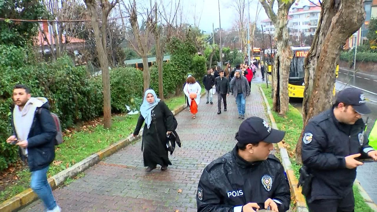 Beşiktaş'ta İETT otobüsü duvara çarptı: Yaralılar var - Sayfa 3