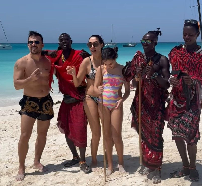 Zuhal Topal bikinili pozlarıyla Afrika'yı salladı - Sayfa 3