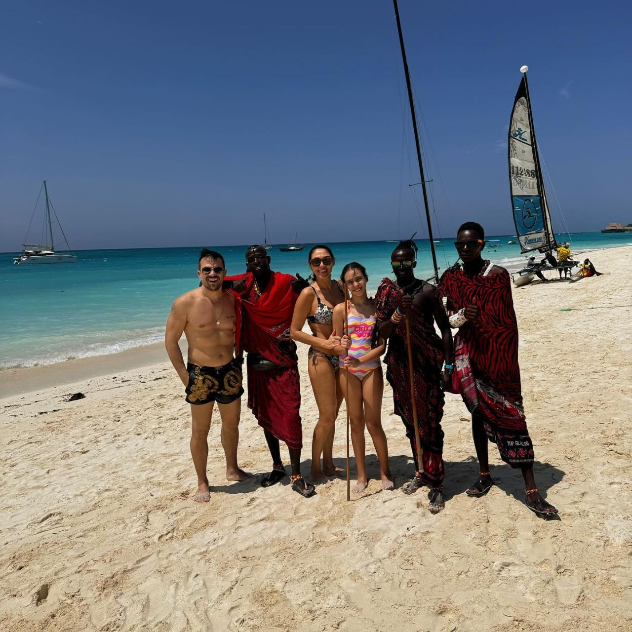Zuhal Topal bikinili pozlarıyla Afrika'yı salladı - Sayfa 4