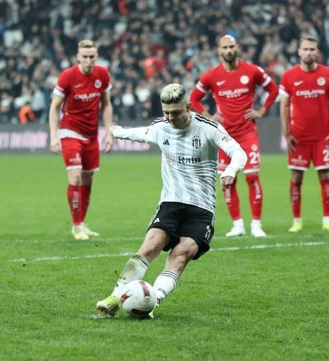 Sahalarda ender görülen olay! Beşiktaş'ın penaltısı neden geçerli sayılmadı? - Sayfa 2