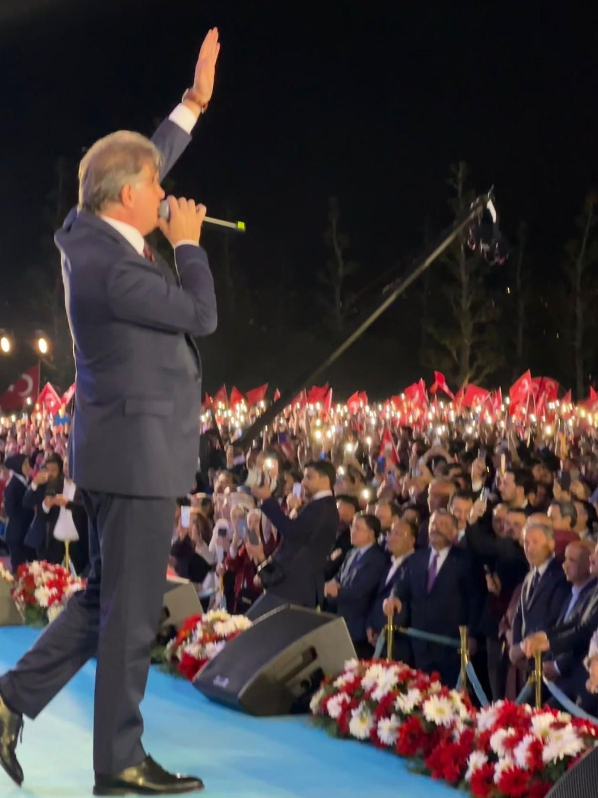 Meydanları onun gibi coşturan yok! Erdoğan'ın arkasındaki güçlü ses! - Sayfa 1