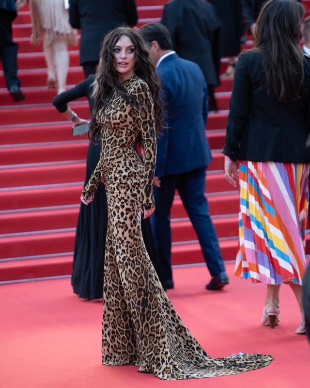 Cannes Film Festivali'ne giden Melis Sezen'in elbisesi ve tavrı gündem oldu - Sayfa 3