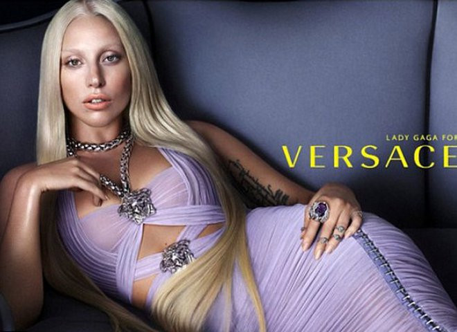 Lady Gaga Versace için soyundu! - Sayfa 1