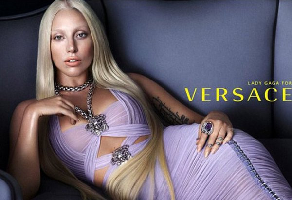 Lady Gaga Versace için soyundu! - Sayfa 3