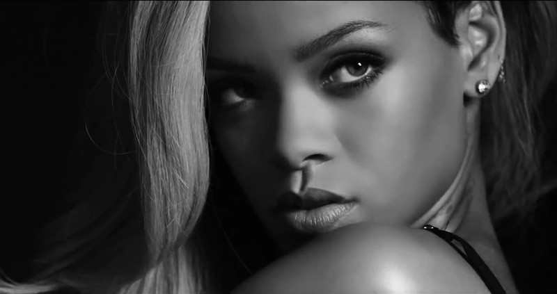Rihanna'nın kışkırtıcı afişine sansür! - Sayfa 4