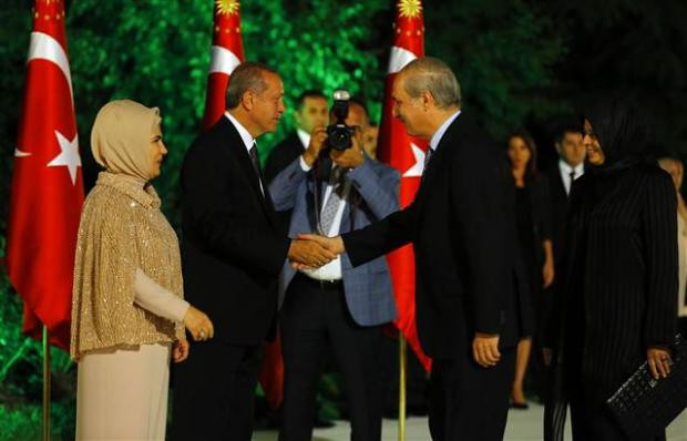 Cumhurbaşkanı Erdoğan tek tek konukların elini sıktı! - Sayfa 2