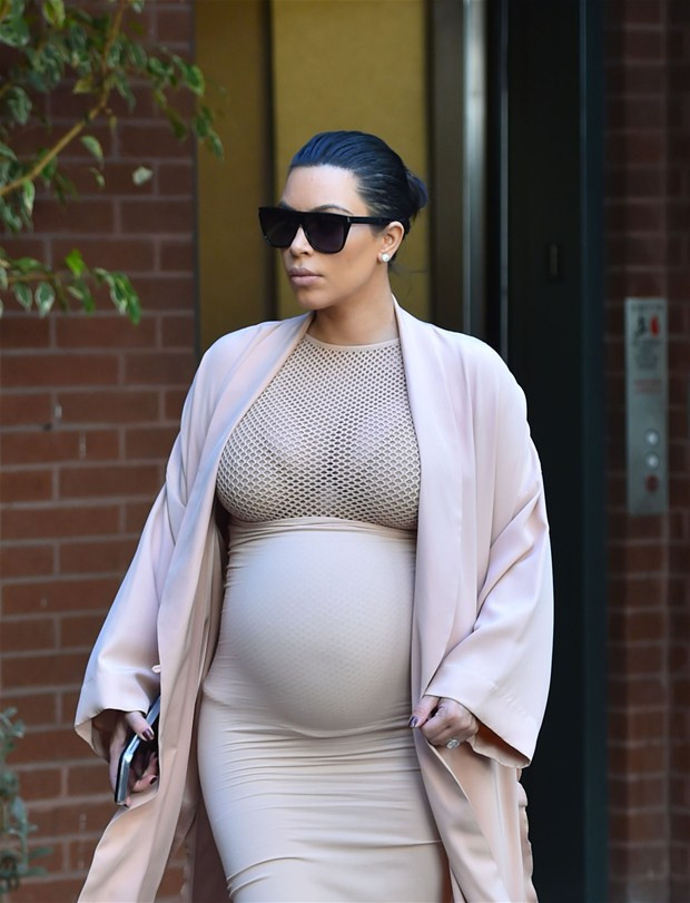 Hamile Kardashian transparan giydi - Sayfa 1