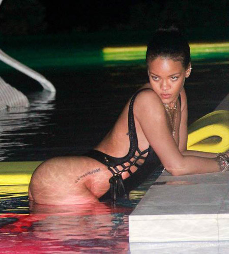 Rihanna tatil sezonunu bu pozlarla açtı - Sayfa 2