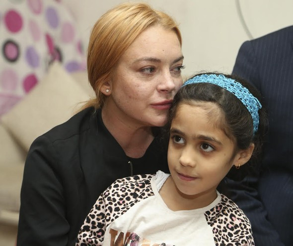 Hollywood yıldızı Sultanbeyli'deki Suriyelileri ziyaret etti - Sayfa 2