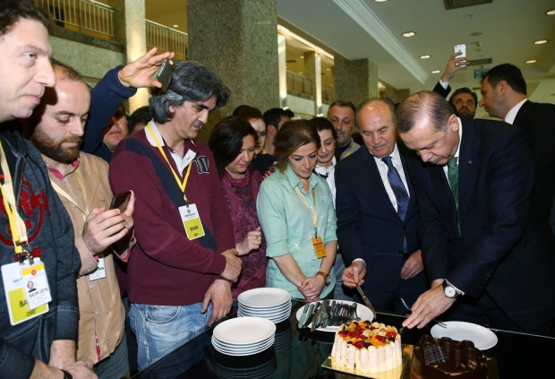 Gazetecilerden Erdoğan'a doğum günü sürprizi - Sayfa 4